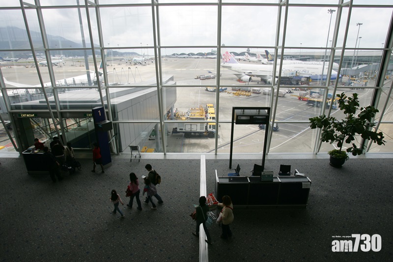 首班接載滯英港人特別航班凌晨抵港