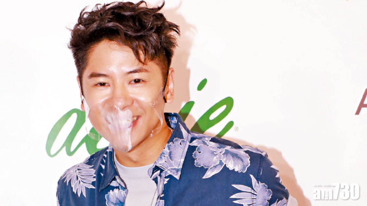 突破性感底線 許廷鏗入行12年首露腿