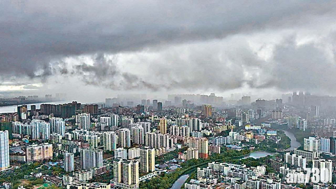 風雲變幻 熱帶低氣壓料海南登陸 廣東沿岸狂風雷雨