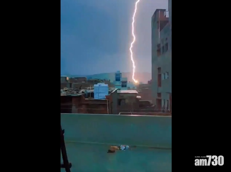 有片｜印度雷擊釀68死  琥珀堡遊客自拍「中招」喪命