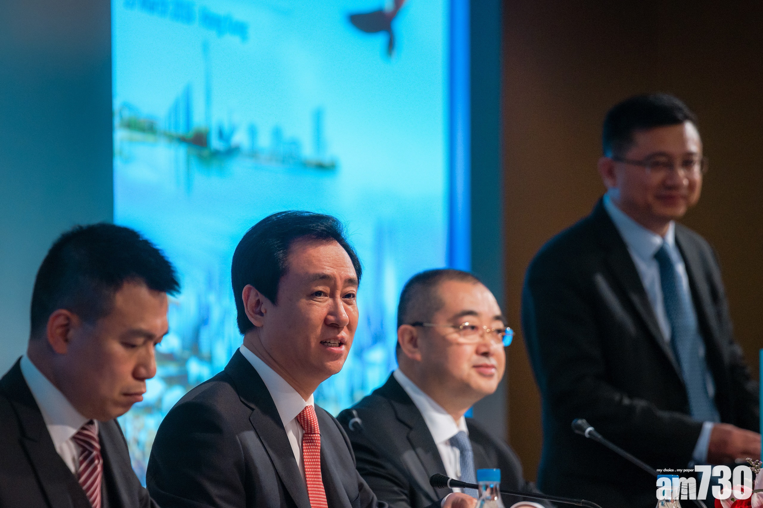 債務危機｜人行約談恒大高層 促依法披露信息