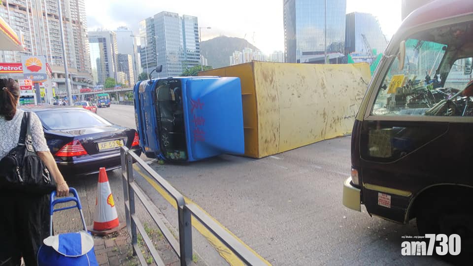 太子道東貨車翻側　司機受傷送院