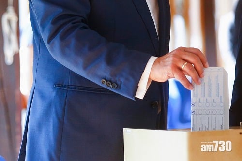 德國大選｜默克爾「欽點」接班人  選票向外對摺洩投票取向被轟犯低級錯誤
