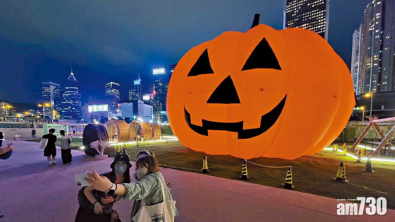 節日主題｜灣仔海濱休閒站 五層高南瓜一夜彈起