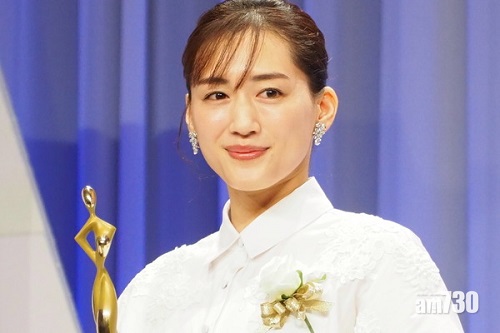 綾瀨遙疫後現身贏視后