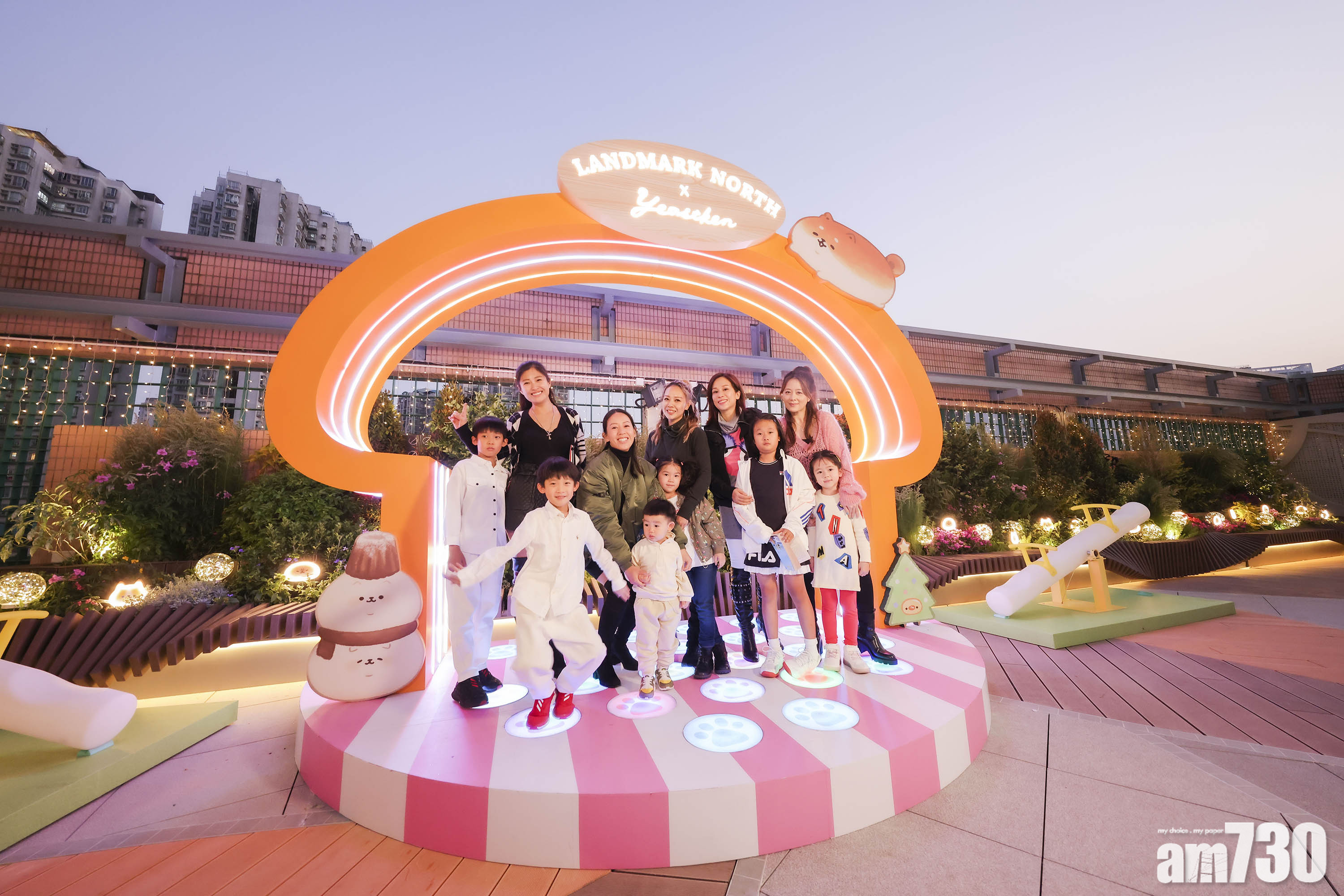 星級媽咪偕子女現身上水廣場聖誕裝飾打卡 梁靖琪陀B小心翼翼