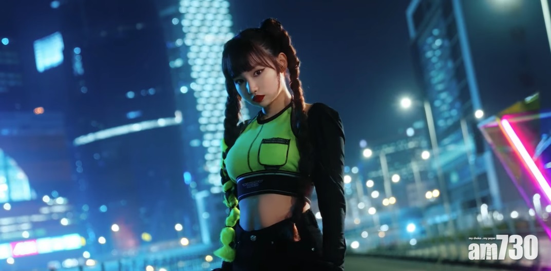 COLLAR｜MV落足本 Day緊身露腰打扮搞到網民Can't Breathe