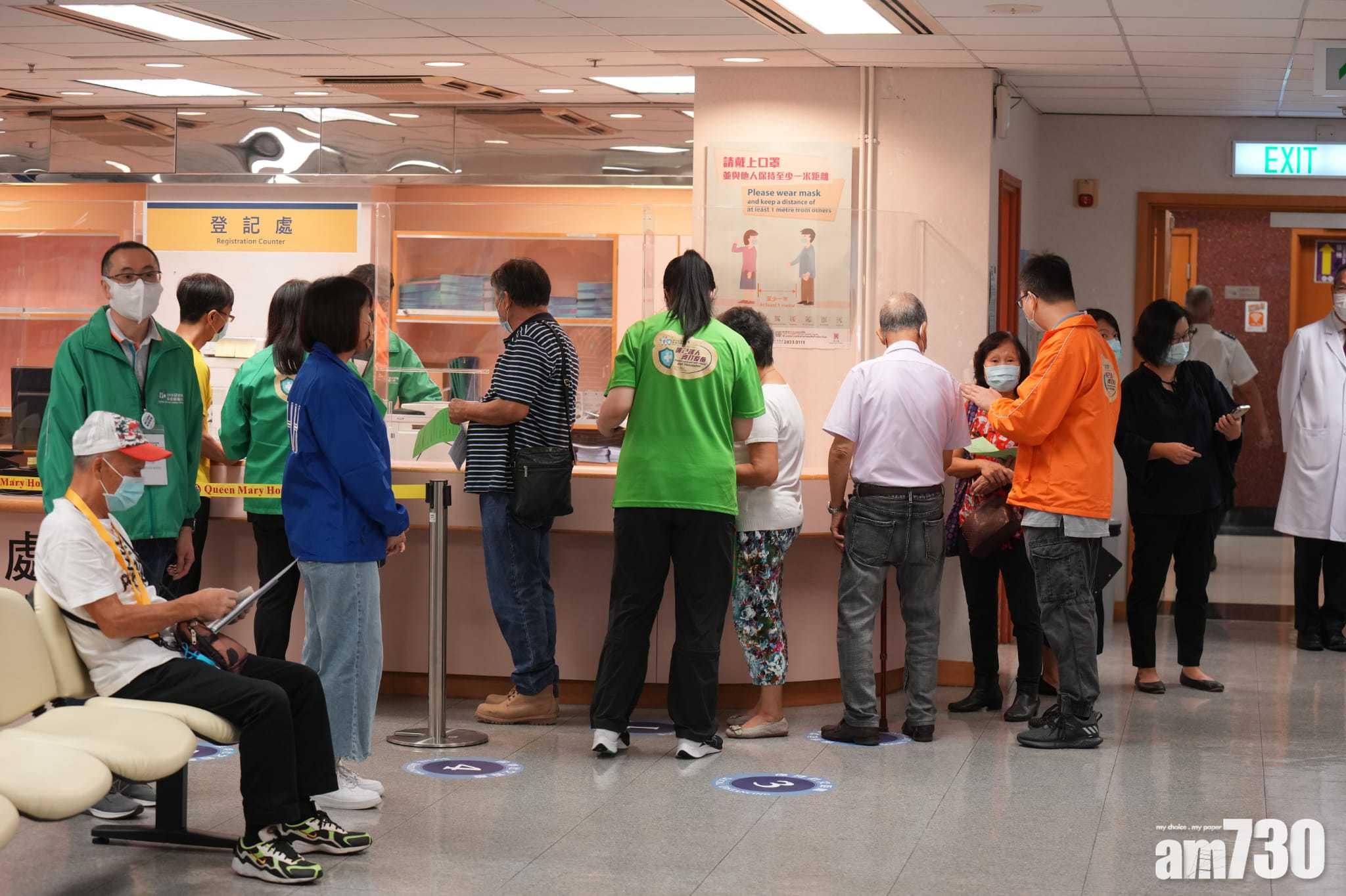 3間公立醫院疫苗接種站今日啟用，以方便在醫院覆診的病人和訪客接種復必泰疫苗。(陳奕釗攝)