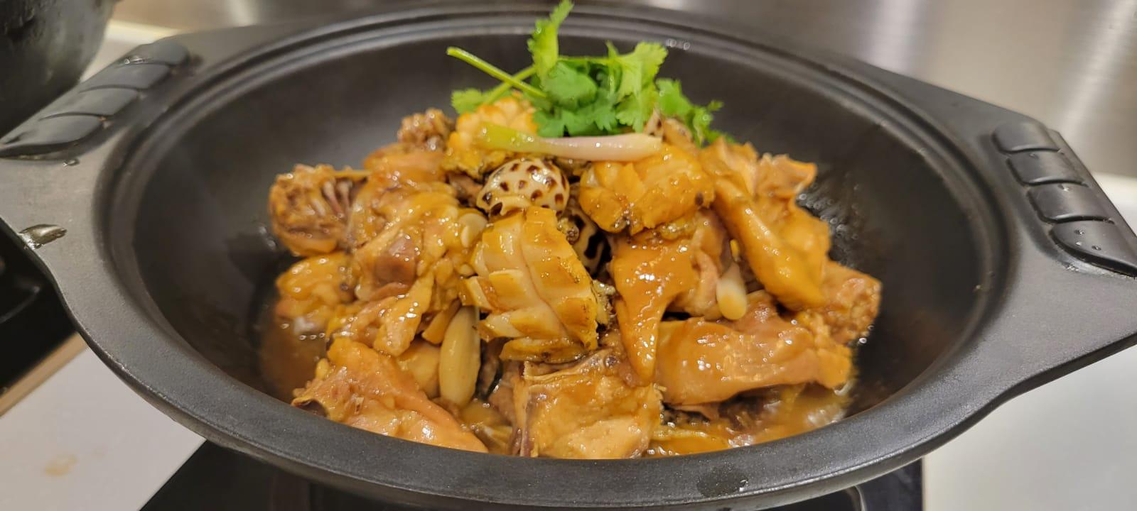 最後加上葱和芫荽裝飾即可。