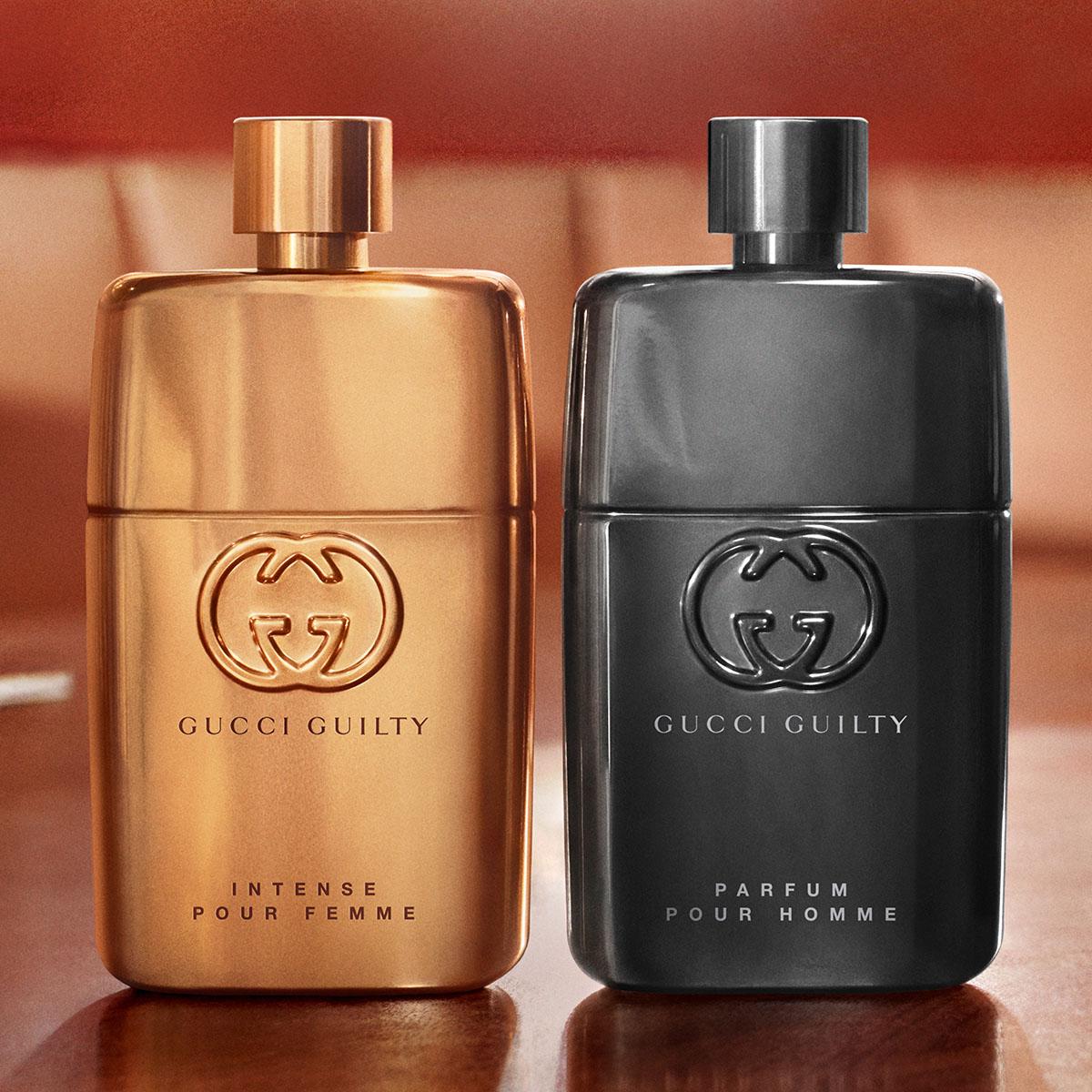 Gucci Guilty兩款新香氛表達無拘無束的意念,男香Parfum Pour Homme為神秘優雅的木質琥珀香調;與女香Eau de Parfum Intense Pour Femme的木質琥珀花香調,展現不羈的戀人氣息。加上煙煤色與鮮明青銅色瓶身,映襯香氛的強烈個性。 Eau de Parfum Intense Pour Femme $1,250/90ml Parfum Pour Homme $1,130/90ml
