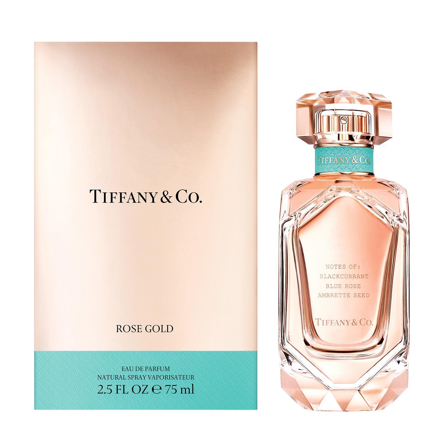 Tiffany & Co. Rose Gold Eau de Parfum 玫瑰金香水:香水明亮活潑,黑醋栗的果香與紅胡椒和荔枝交融,締造清爽前調;主調的藍玫瑰為香氛添淡雅花香,黃葵籽融合沉麝香和鳶尾花,令基調散發暖意。香水瓶同樣是亮點,瓶底呈現精細的切割工藝,瓶身亦刻有香水的主要香調。($620/30ml、$900/50ml、$1,150/100ml)