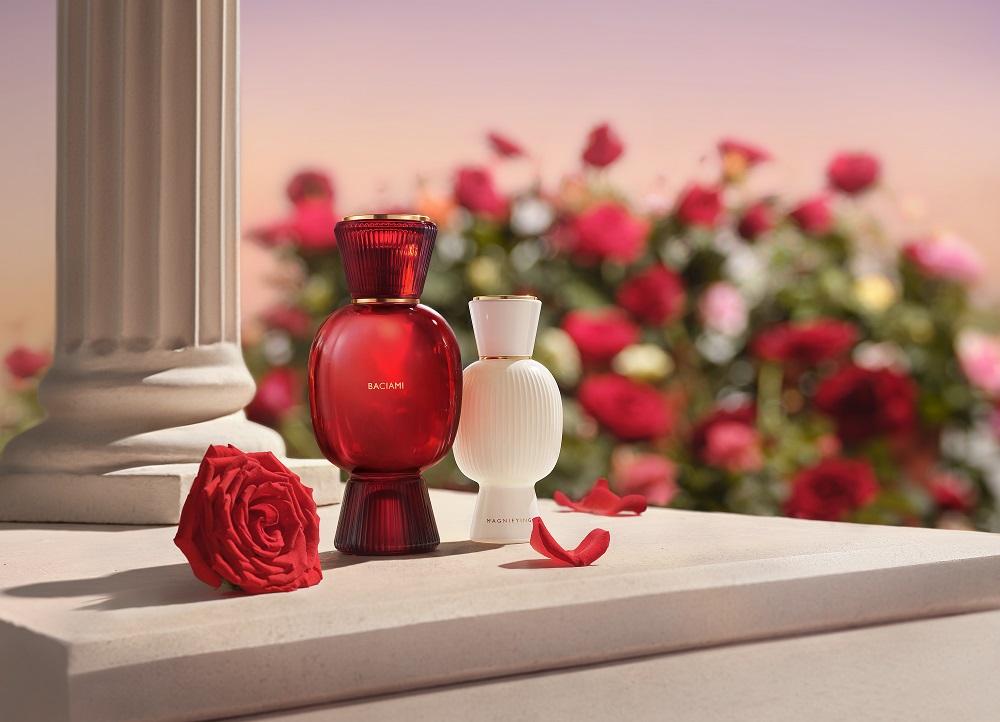 BVLGARI ALLEGRA BACIAMI香水($1,365/50ml、$1,945/100ml):香水主調是熱帶野生的梔子花,由於一般傳統香水廠無法提煉出這種花香,令香水更見矜貴,誘人的香草擁抱著熱情如火的花香,釋放出強烈且令人着迷的香氣。系列同步推出MAGNIFYING MYRRH沒藥精醇香水($1,555/40ml),香水散發神秘氛圍,為肌膚帶來撩人的溫暖。層次分明的沒藥精醇香水,可以單獨使用,又或者與ALLEGRA系列女士香水層疊使用,散發微妙的奢華感。