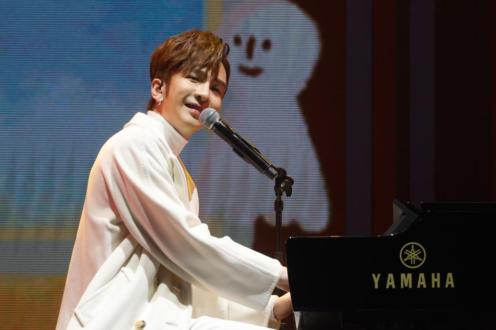 屬豬藝人有Anson Lo