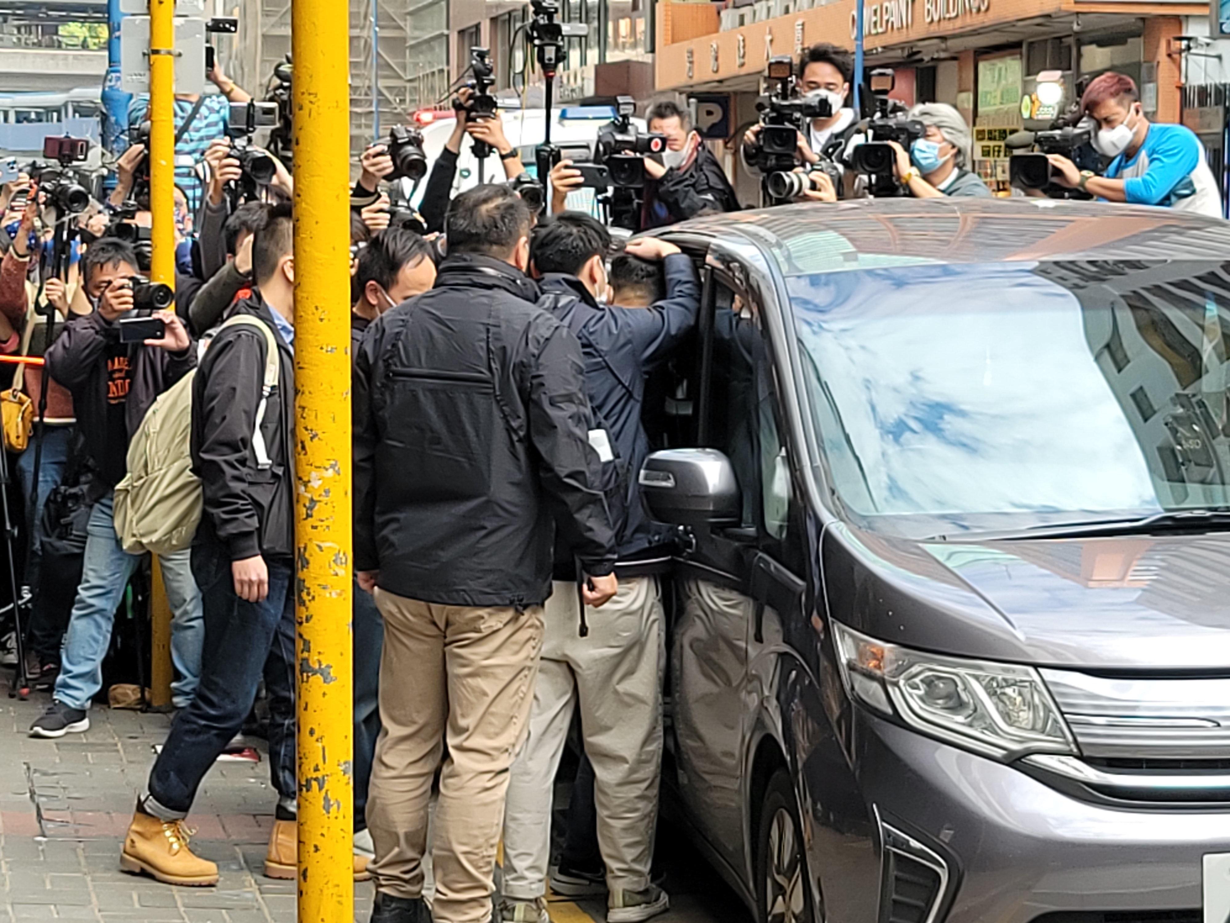 警方國安處搜查前《立場新聞》辦公室。(資料圖片)