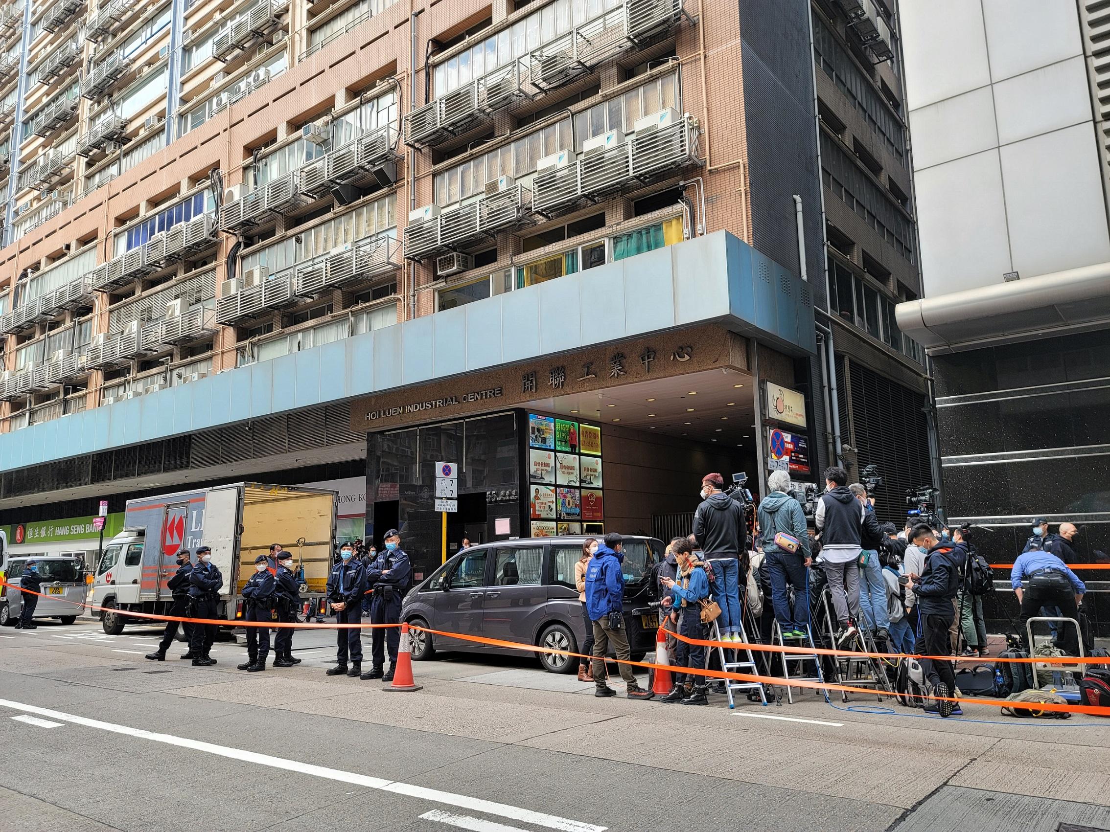 警方國安處搜查前《立場新聞》辦公室。(資料圖片)