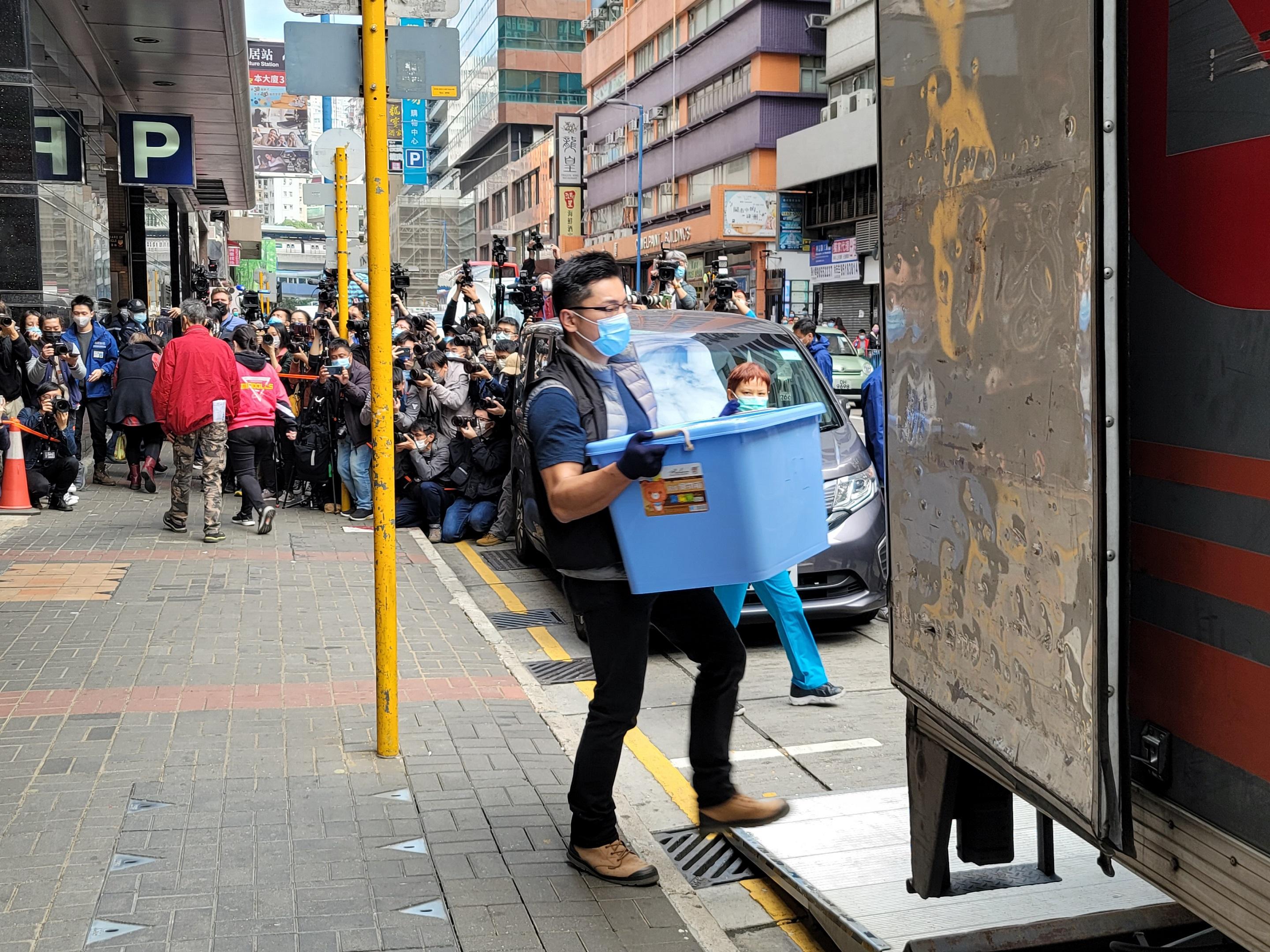 警方國安處搜查前《立場新聞》辦公室。(資料圖片)