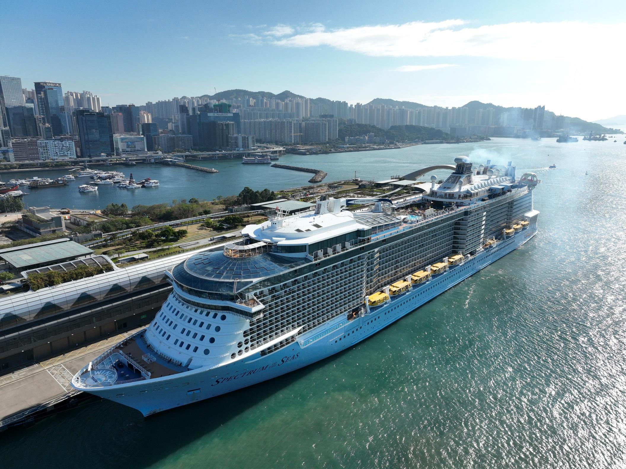 海洋光譜號早前有密切接觸者,需要提早返航。(資料圖片/陳奕釗攝)