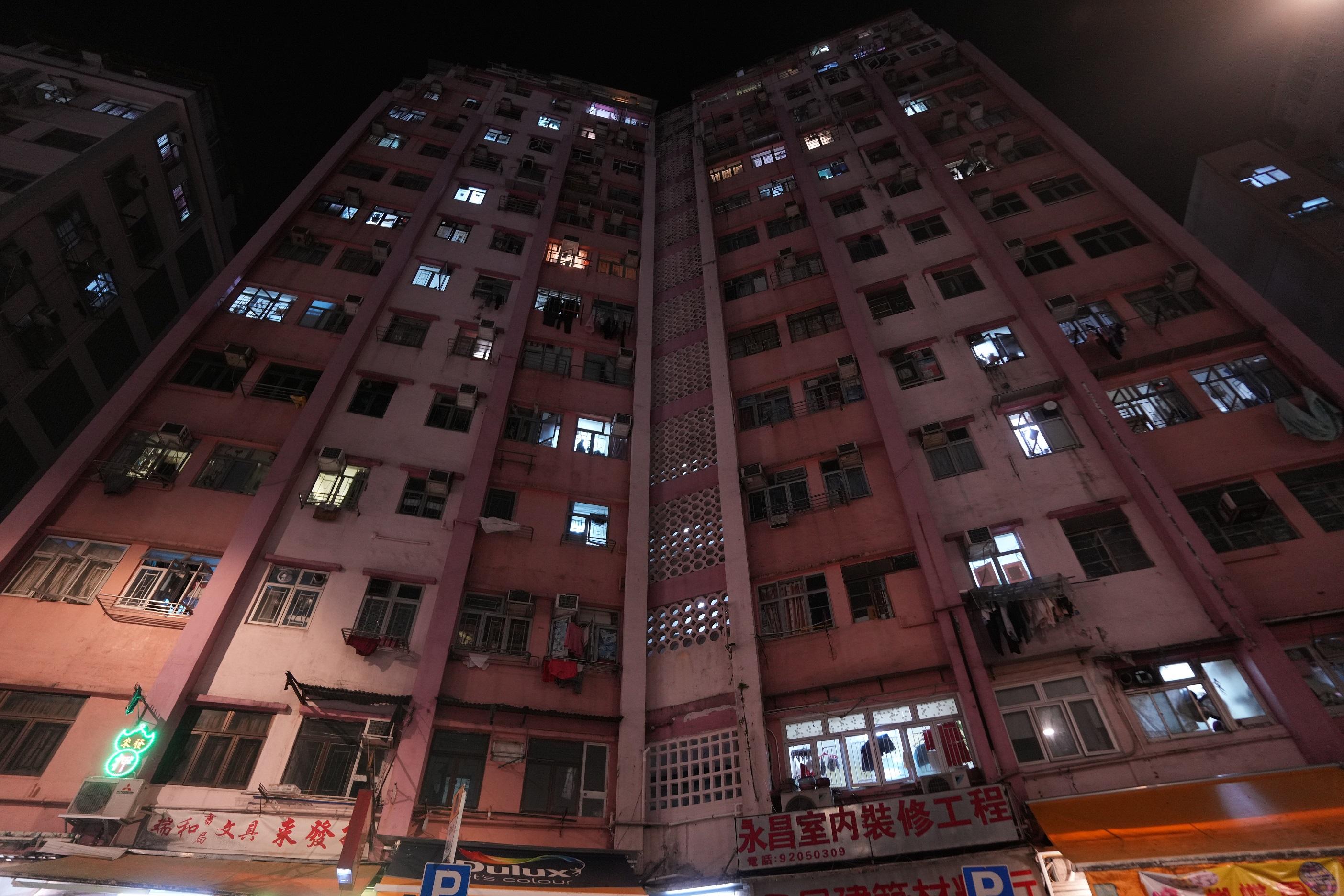 觀塘崇仁街安順大廈圍封檢測。(資料圖片/陳奕釗攝)