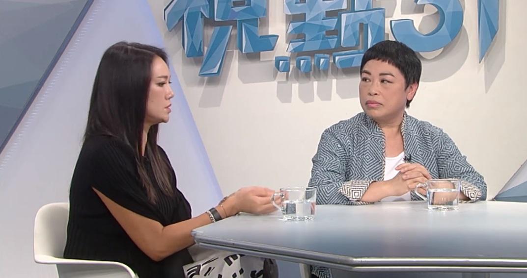 早前「玻璃朱」與盧覓雪一同出席港台節目辯論。(港台節目截圖)