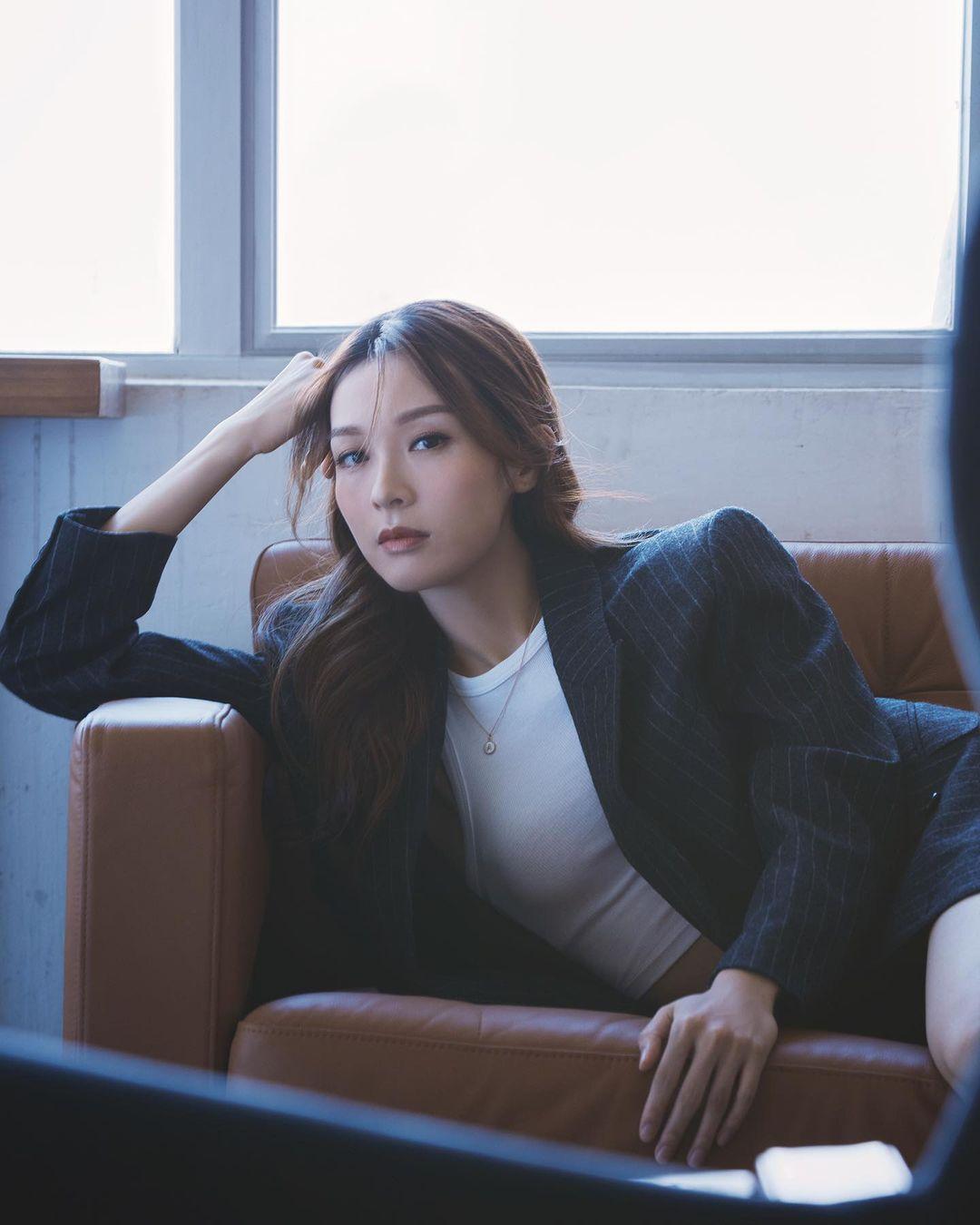 屬狗藝人有李佳芯。