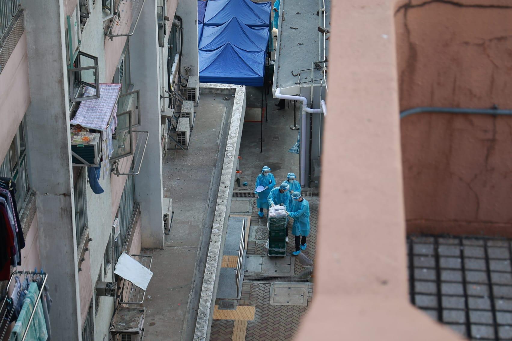 彩雲(一)邨長波樓懷疑同時出現垂直及橫向傳播。(莊振邦攝)