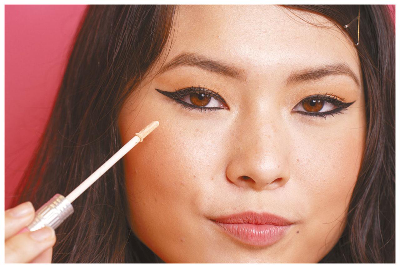 復古黑眼線╳個性裸唇