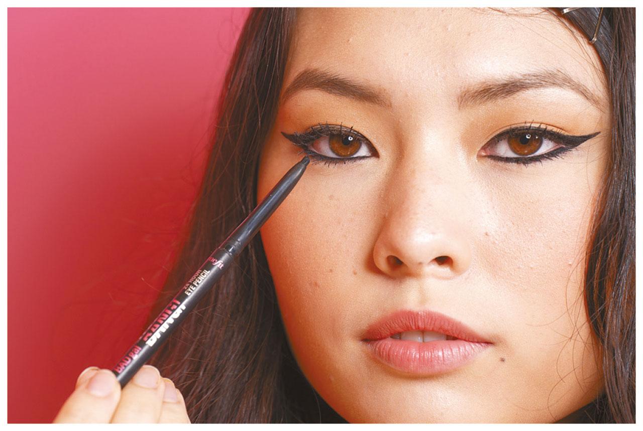 復古黑眼線╳個性裸唇