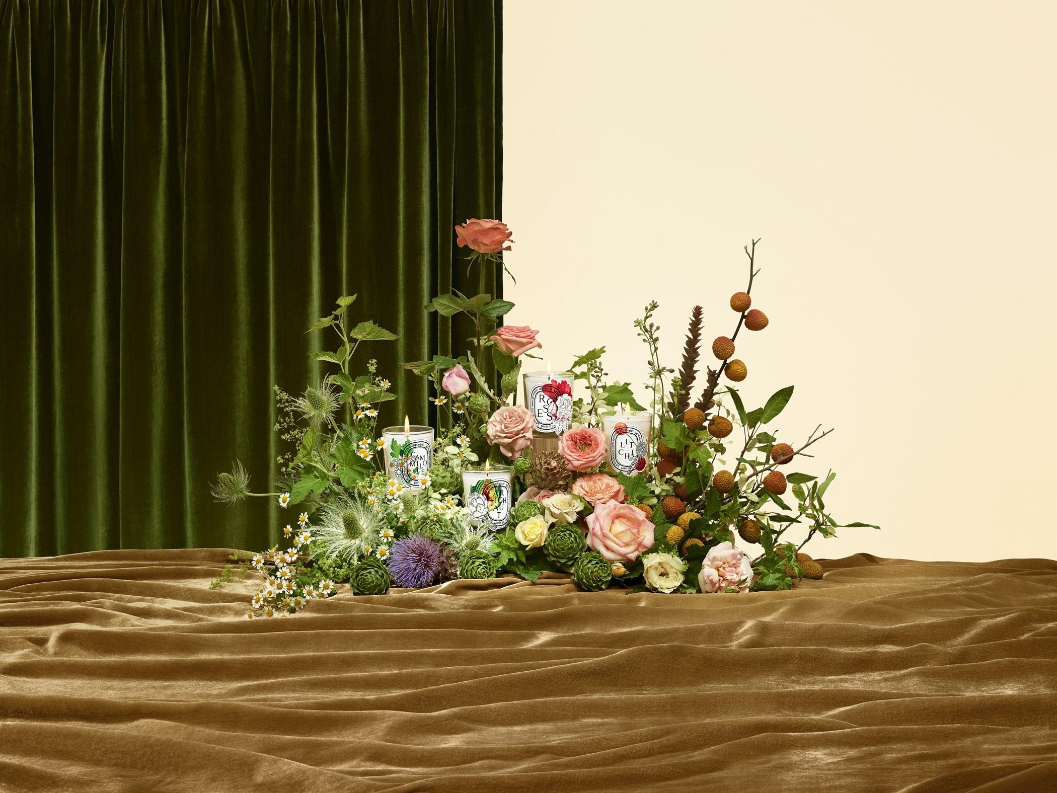 為歌頌Eau Rose淡香精的誕生,diptyque特別推出4款限量版香氛蠟燭,每款分別搭配獨家燭杯圖案,展示玫瑰鮮為人知的嗅覺側面。各$690/190g