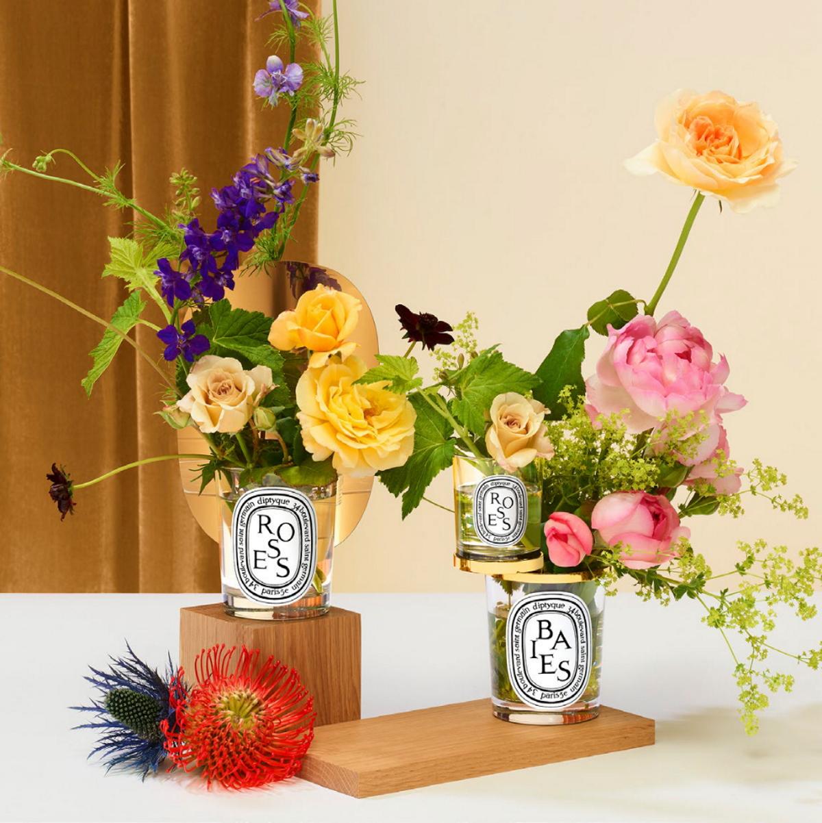 diptyque亦推出了橢圓鏡,可擺放於變身花瓶的空燭杯邊緣,在橢圓鏡的反射下,燭杯中的花束將呈現不斷重疊的效果,令室內空間充滿浪漫詩意與柔美光采,大大增加燭杯循環再用的可塑性。橢圓鏡(左) $670