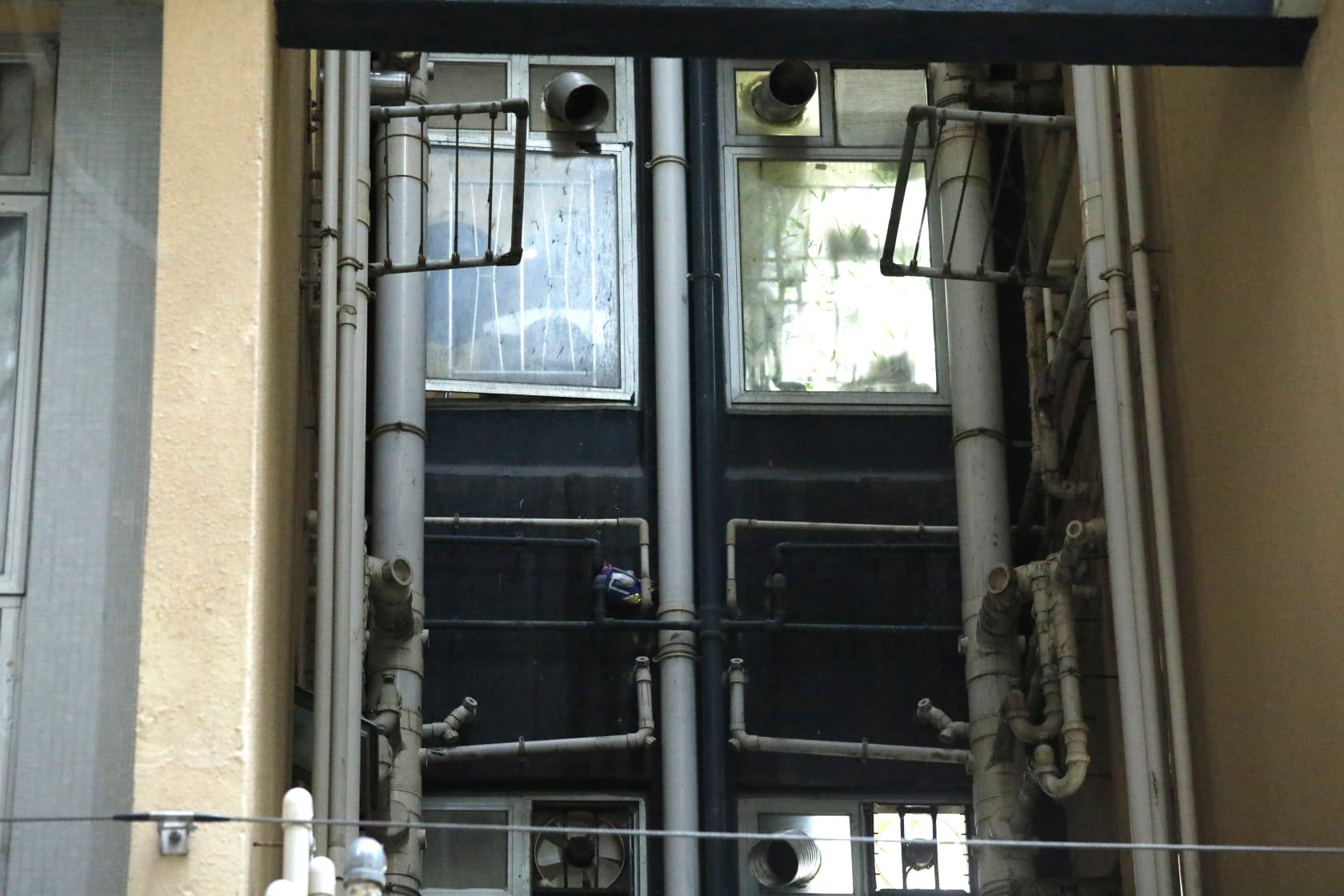 衞生防護中心指,雅葵樓部分染疫單位有喉管遭改動。(林俊源攝)