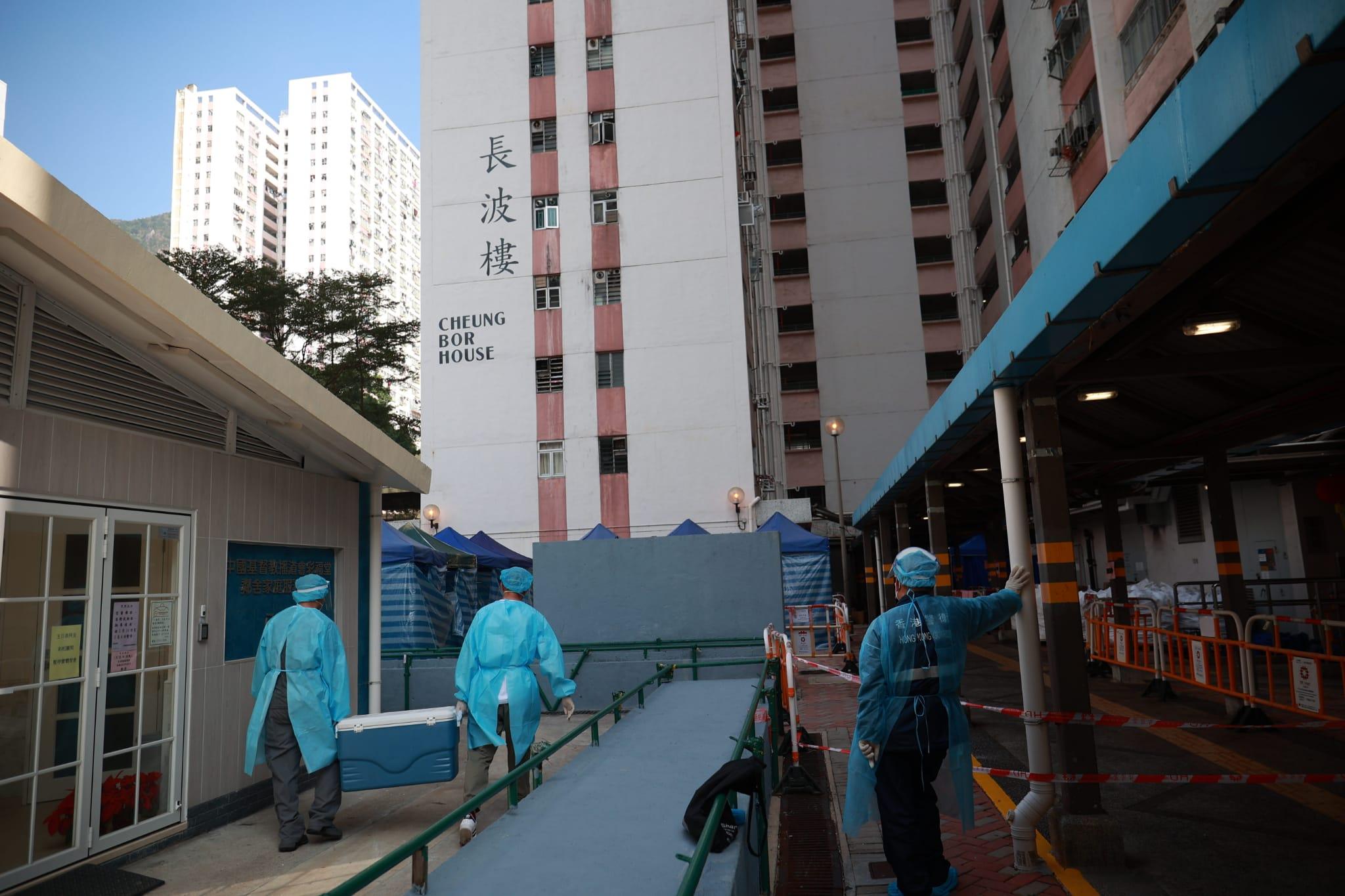 彩雲(一)邨長波樓懷疑同時出現垂直及橫向傳播。(莊振邦攝)