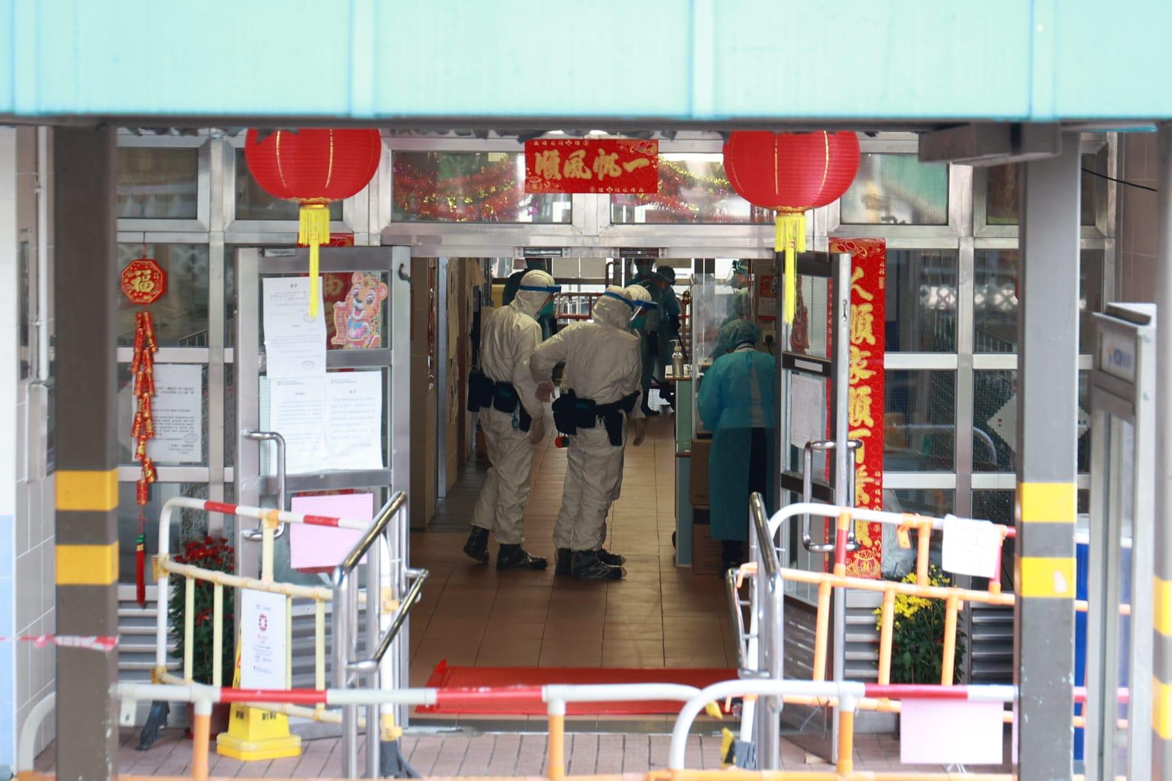 彩雲(一)邨長波樓懷疑同時出現垂直及橫向傳播。(莊振邦攝)