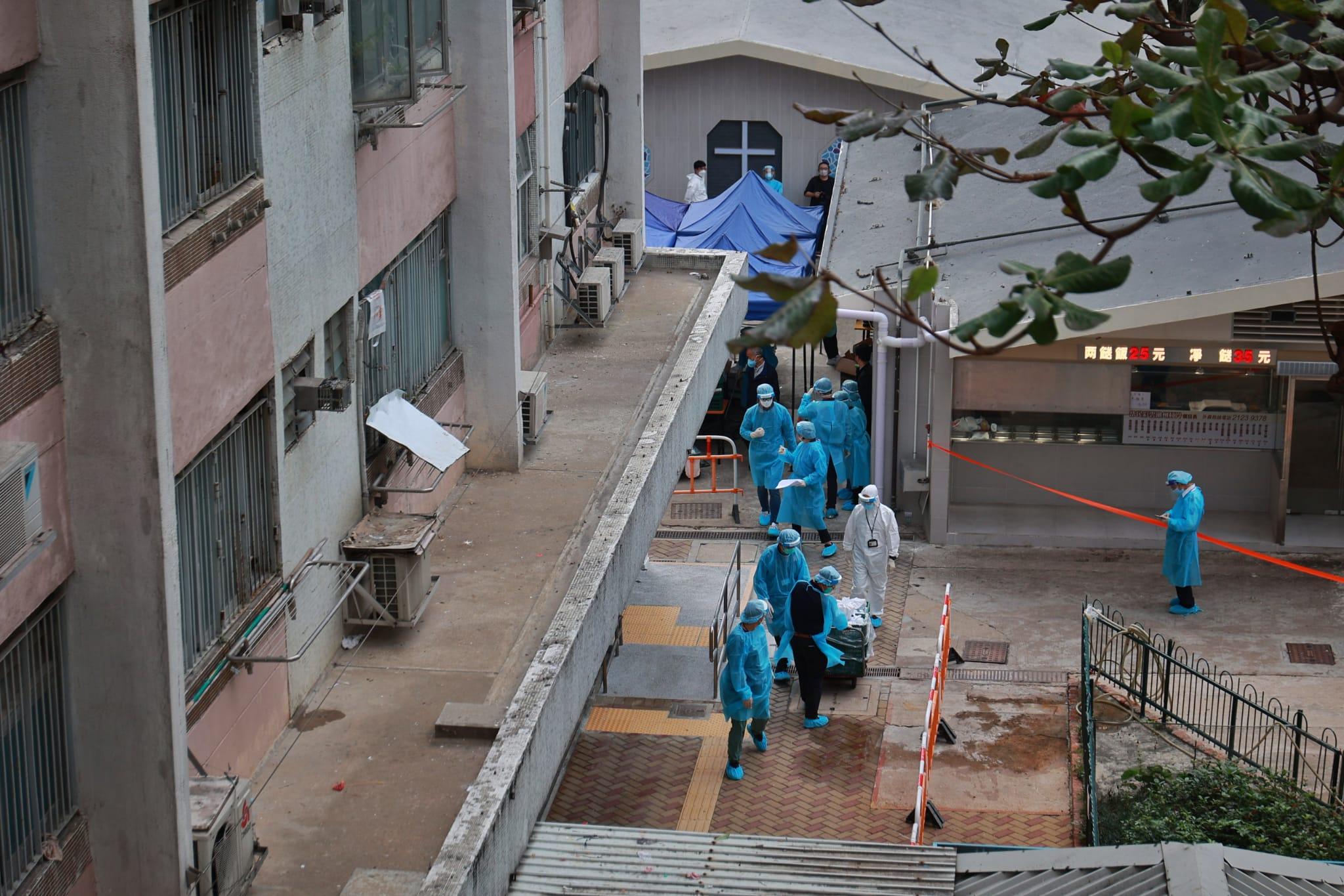 彩雲(一)邨長波樓懷疑同時出現垂直及橫向傳播。(莊振邦攝)