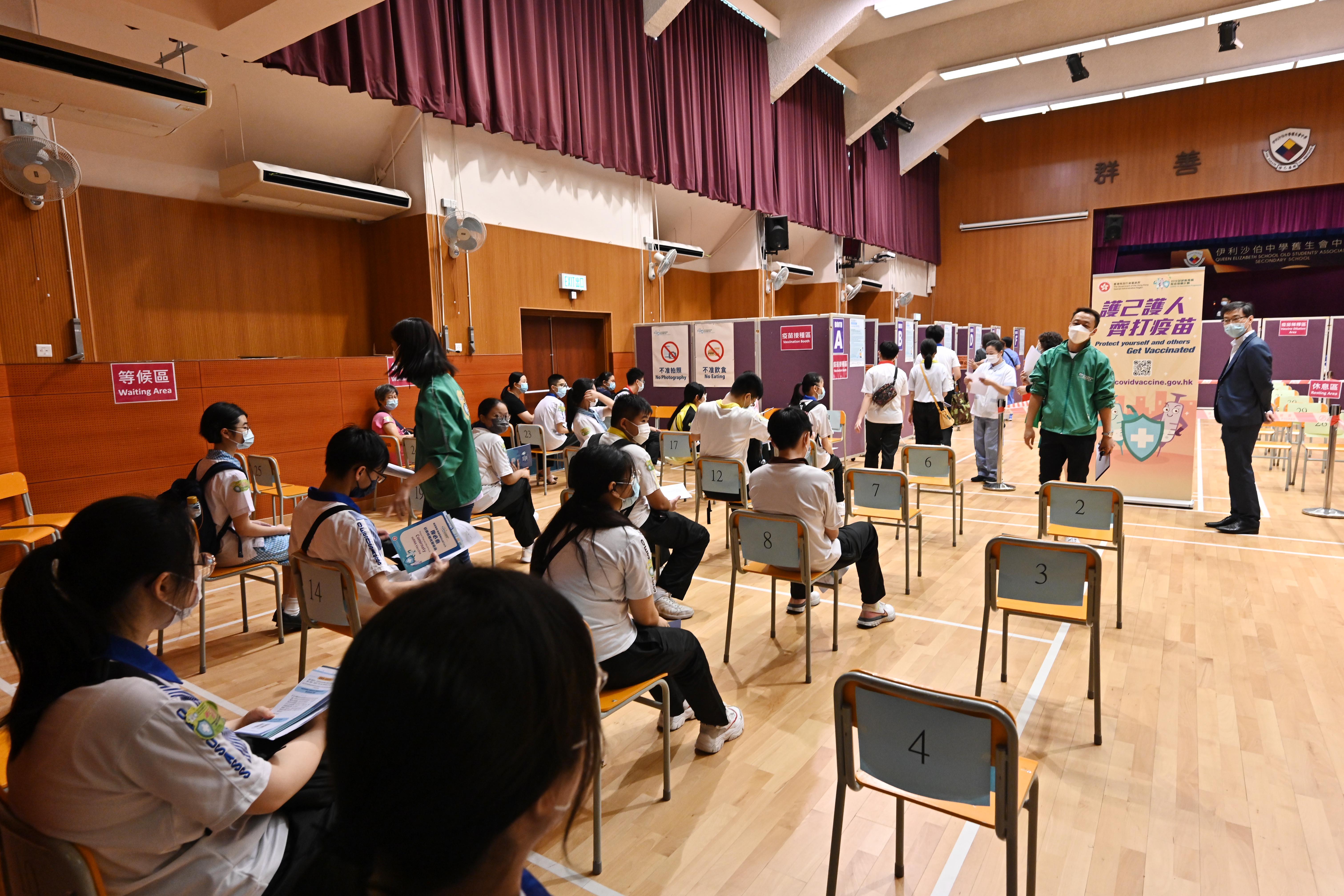 中學生外展接種服務。(資料圖片/政府新聞處)