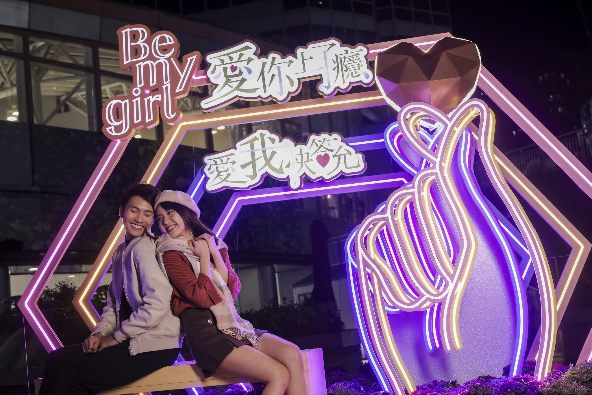 L4的裝置利用簡單的「比心手勢」 裝置,加上精選的歌詞,發放示愛的訊息。