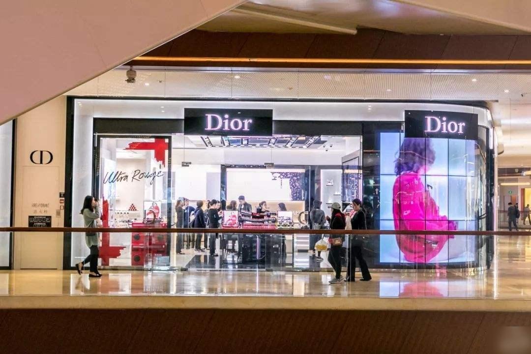 2名女子從香港偷渡到廣州後,隨即去太古匯Dior。(互聯網)