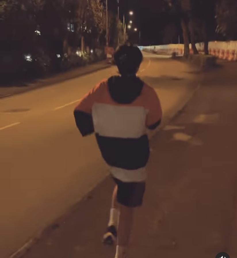 張瞻繼承了父親的跑步基因,首次練長跑已完成6km。