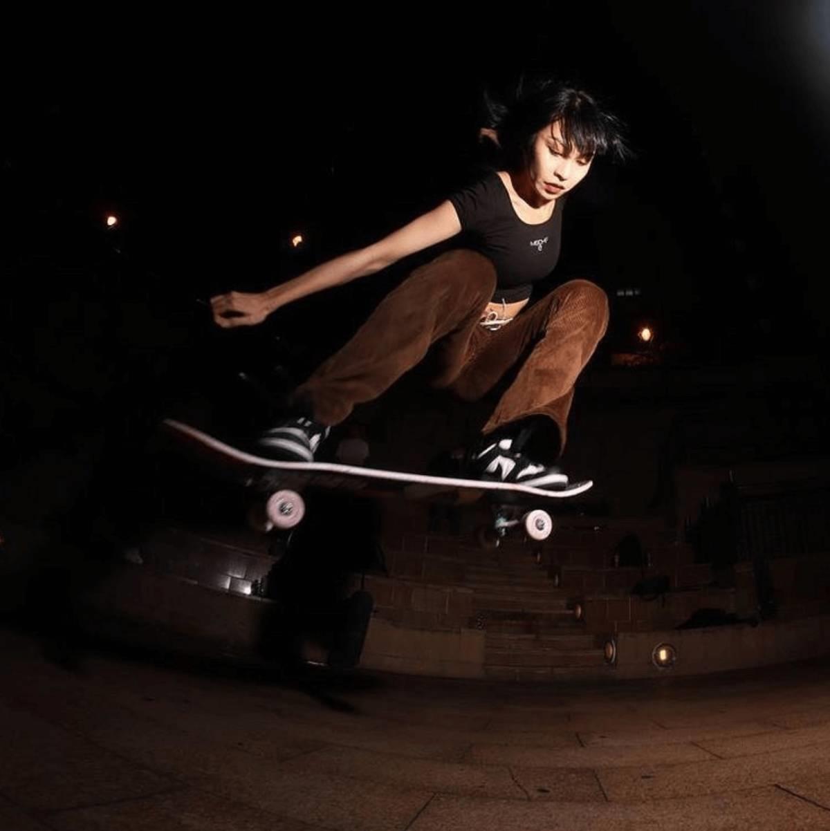 東東是踩板高手。(東東IG)