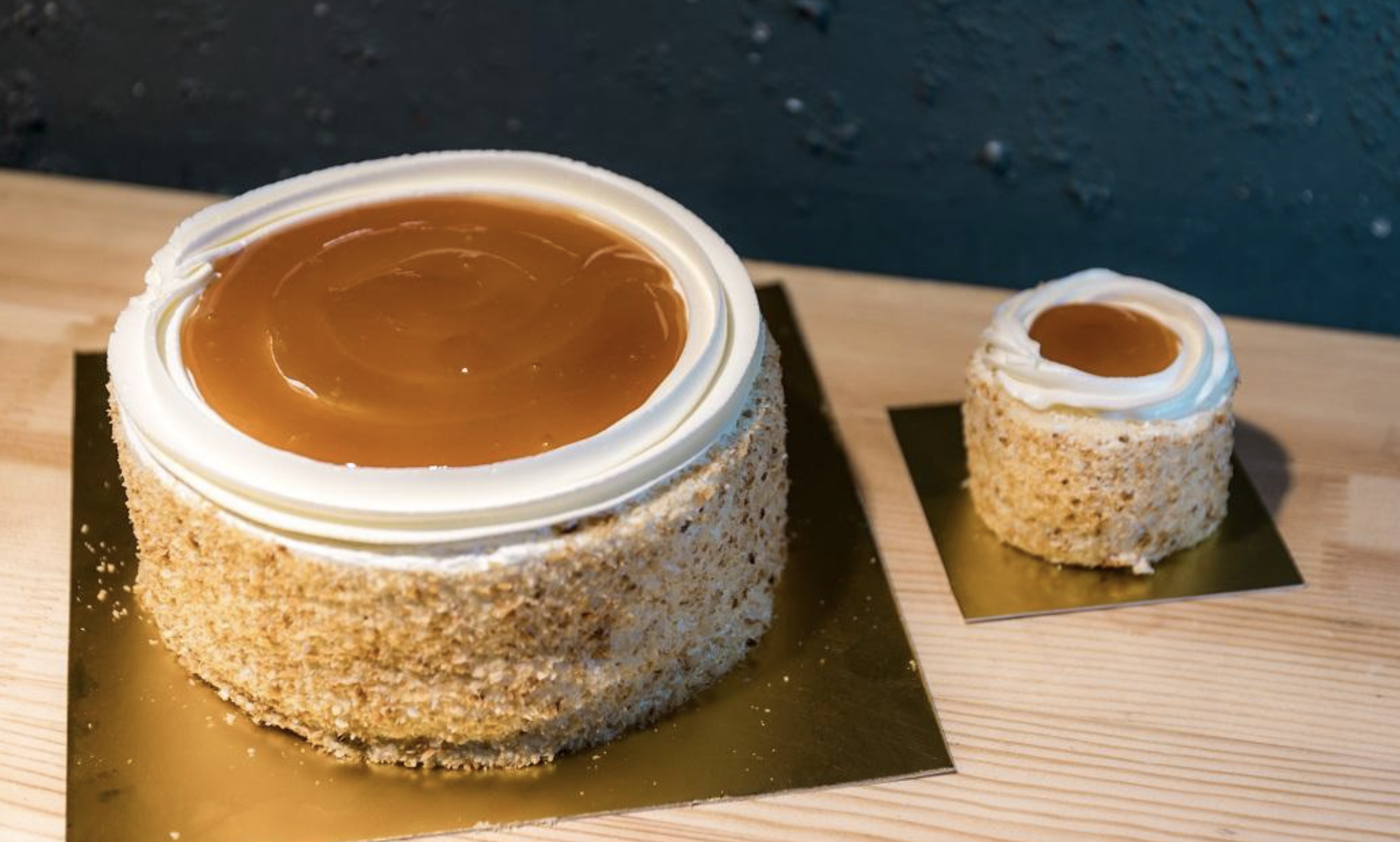 森林麵包的老闆將它改良成為巨型的生日蛋糕版本。