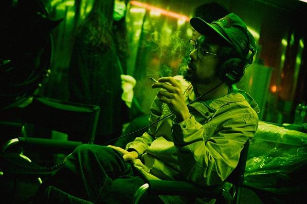 《手捲煙》是陳健朗首部執導的長片,他與另一位編劇凌偉駿筆下的關超一角,在林家棟的演繹下入圍。