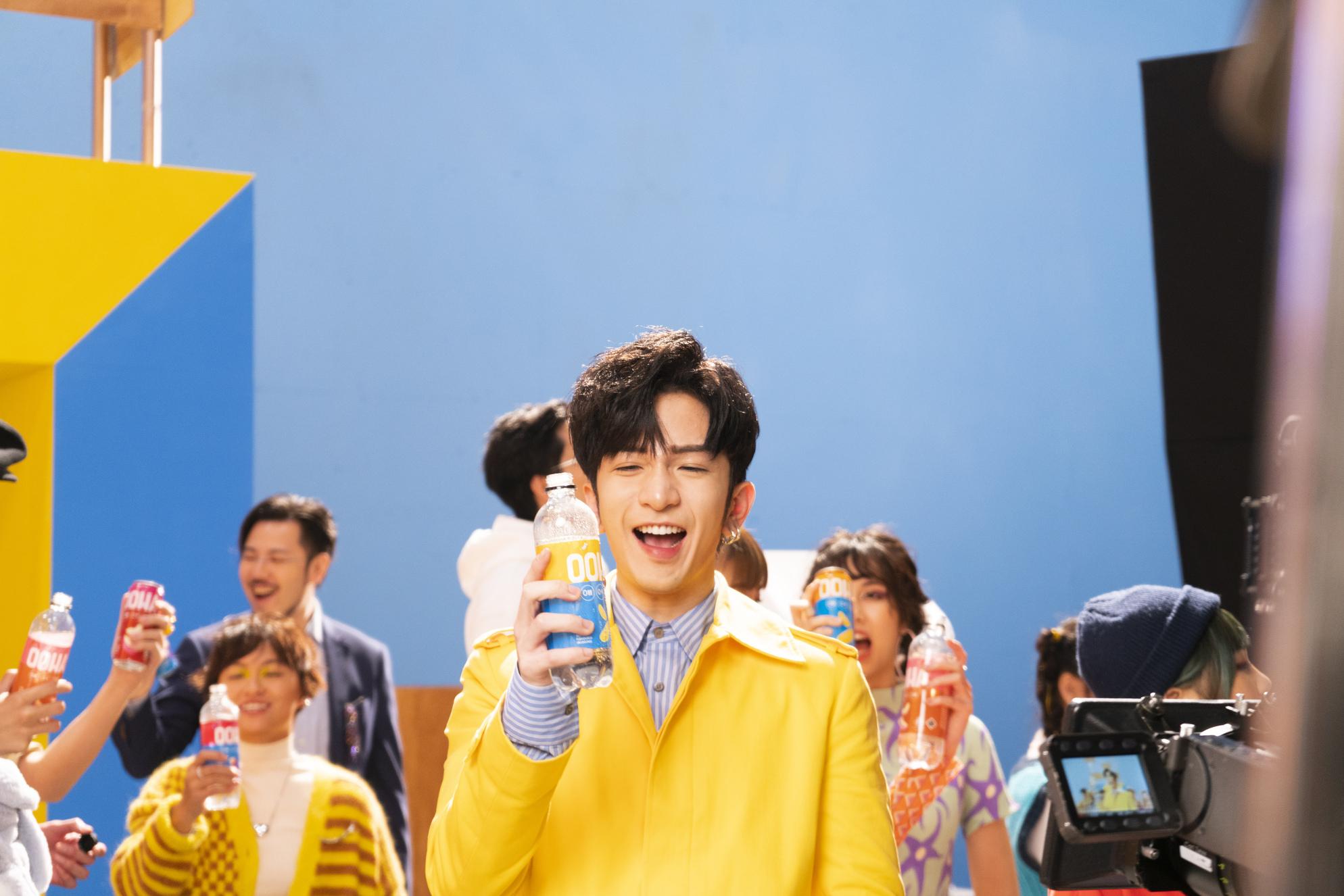 Anson Lo 特別為 OOHA拍攝了一條廣告片