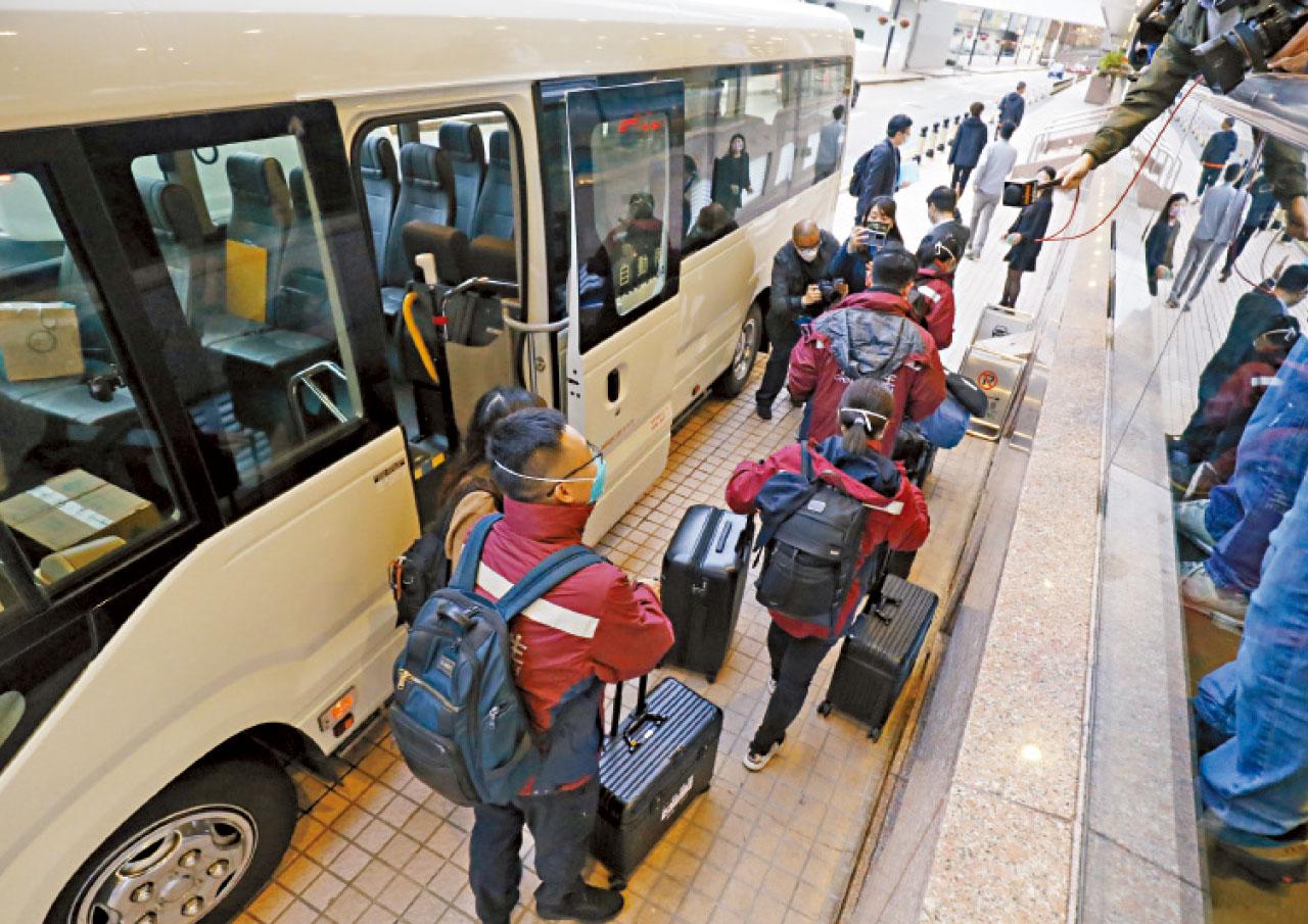 4人內地專家組到港支援抗疫 林鄭:正考慮全民檢測