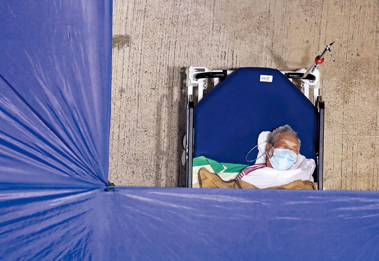 新冠肺炎|增2.6萬又新高 第五波近16萬確診 4日多110人離世 殮房都爆滿