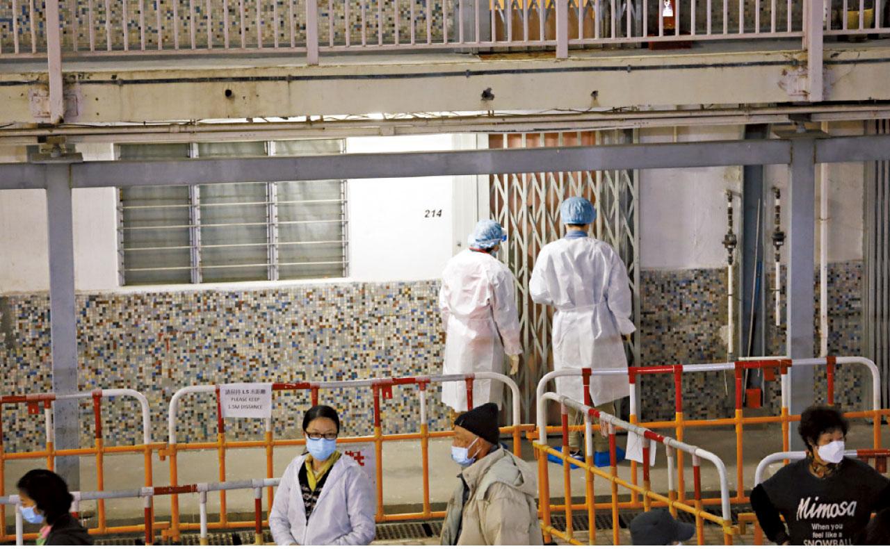 疫爆不停 個案滯後 單日確診首破二千 四千五宗初陽 兩長者入院前不治 三歲女童仍危殆