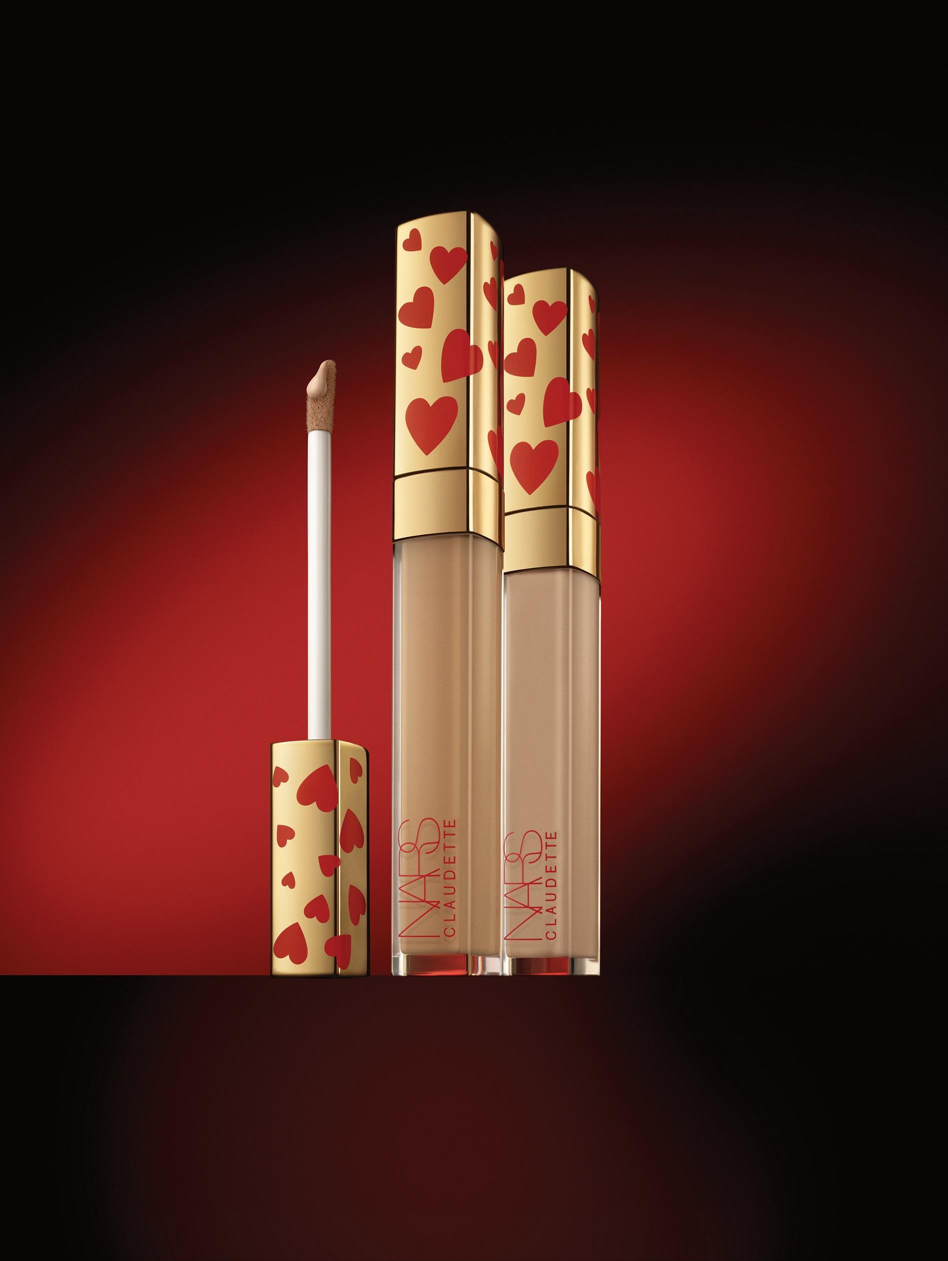 光亮柔滑遮瑕霜 $290/2色 獲獎無數的光亮柔滑遮瑕霜亦換上金屬紅心限量包裝,質地細緻柔滑,且遮瑕度高,瑕疵即時隱形,更可用作提亮,令輪廓更分明。