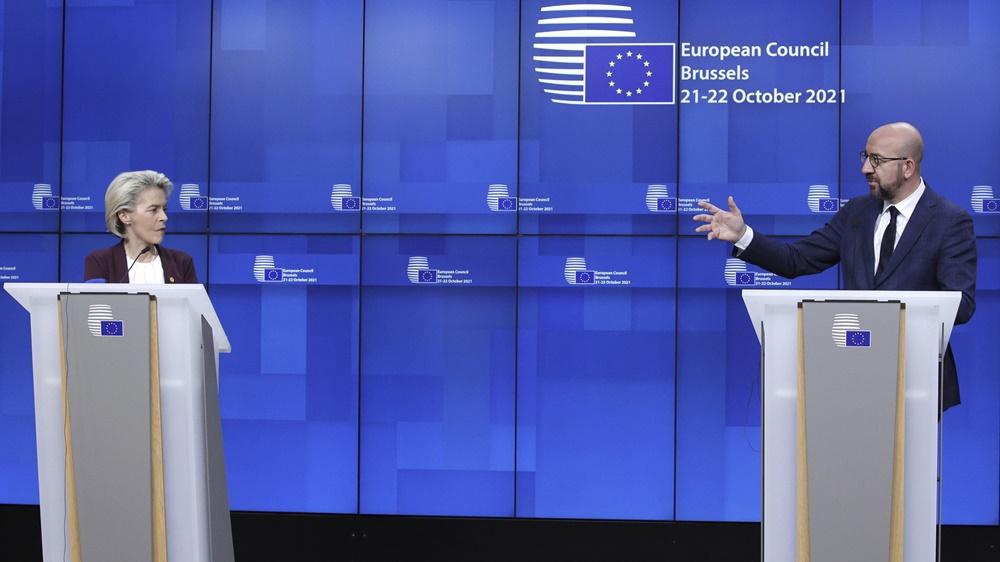 歐盟委員會主席馮德萊恩(Ursula von der Leyen)和歐洲理事會主席米歇爾(Charles Michel)發表聯合聲明。(AP)