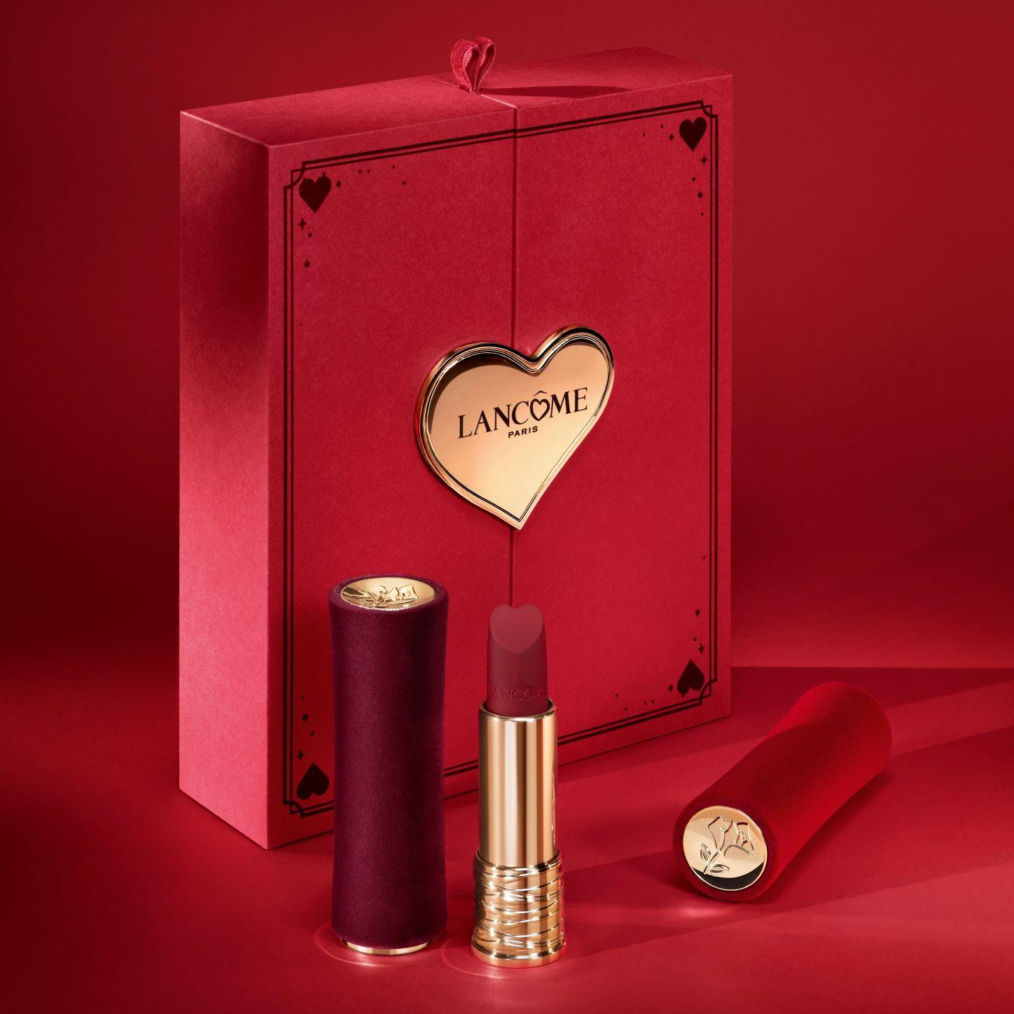 Lancôme QUEEN OF HEARTS 限量版瑰麗絕色啞緻唇膏套裝 $670 禮盒內藏兩款限量版的L’Absolu Rouge Drama Matte瑰麗絕色啞緻唇膏(Lucky in Love #121及 Love Bluff #912),心型的唇膏芯設計特別,塑造絲絨啞霧妝效,並蘊含極緻玫瑰萃取及透明質酸等成分,令妝效持久舒適。