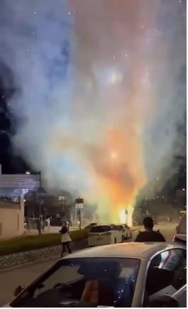 車Cam直擊|西貢變電站外上演「煙花匯演」 途人駐足拍攝