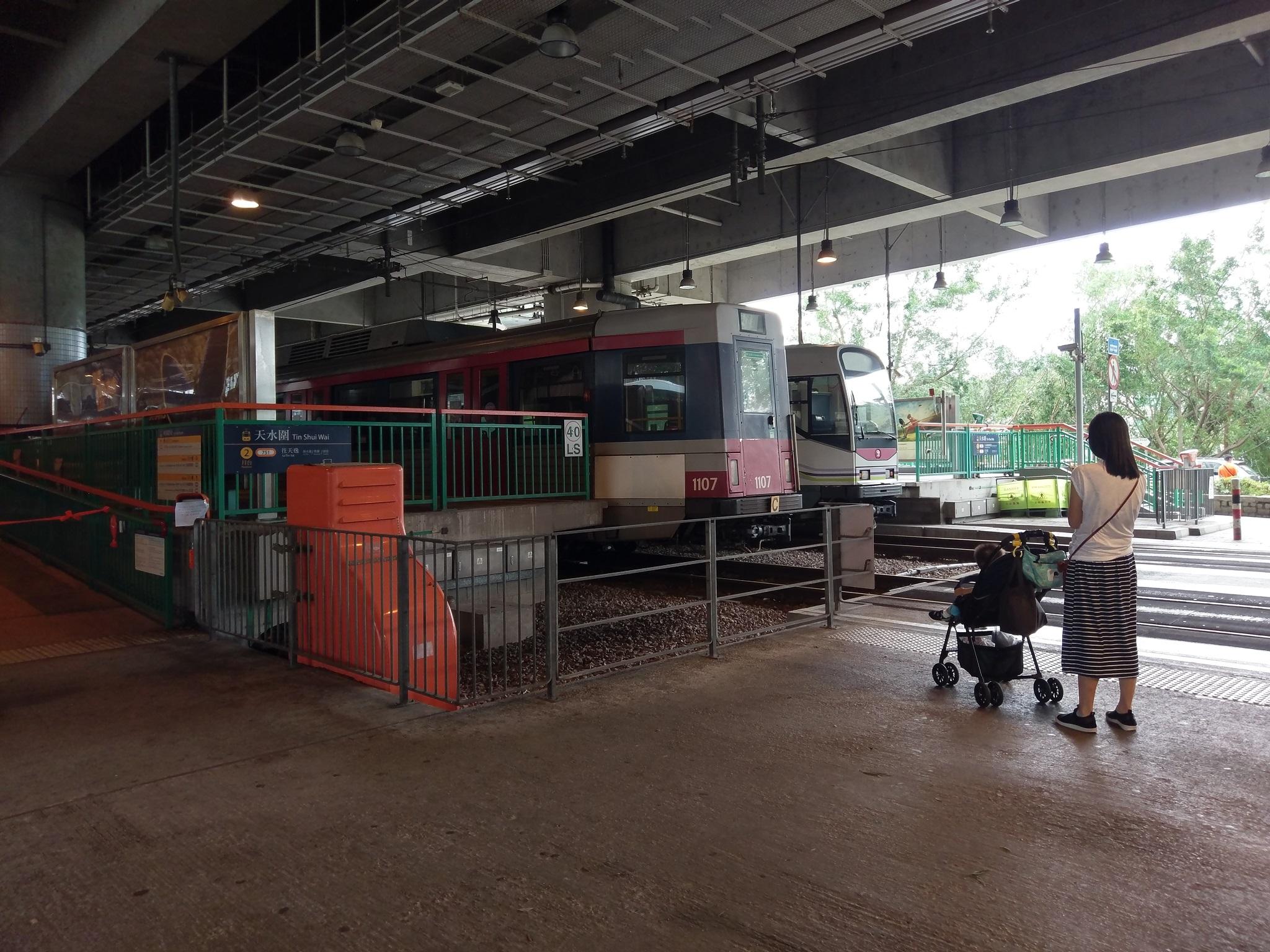 輕鐵天水圍站兼職月台職員初步確診。(資料圖片)