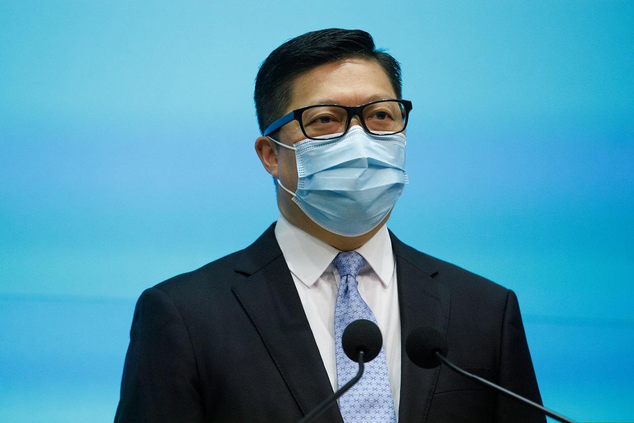 鄧炳強的太太和家傭確診新型肺炎,他檢疫期間會在家工作。(資料圖片/蘇文傑攝)